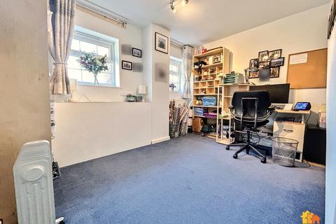 128 Berkeley Avenue, Chesham, HP5 2RT