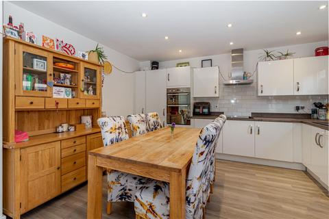 47 Dalziel Drive, Whittington, Worcester, WR5 2QY
