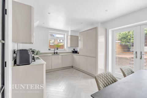 15 Laurels Drive, Littleborough, OL15 0DU