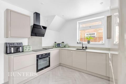 15 Laurels Drive, Littleborough, OL15 0DU