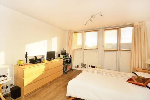 2 bedroom flat to rent, Tolsford Road, Hackney, London, E5