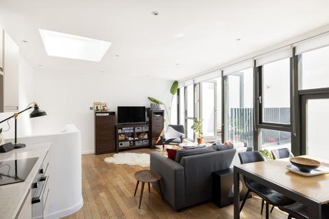 2 bedroom mews for sale, Colony Mews, London N1
