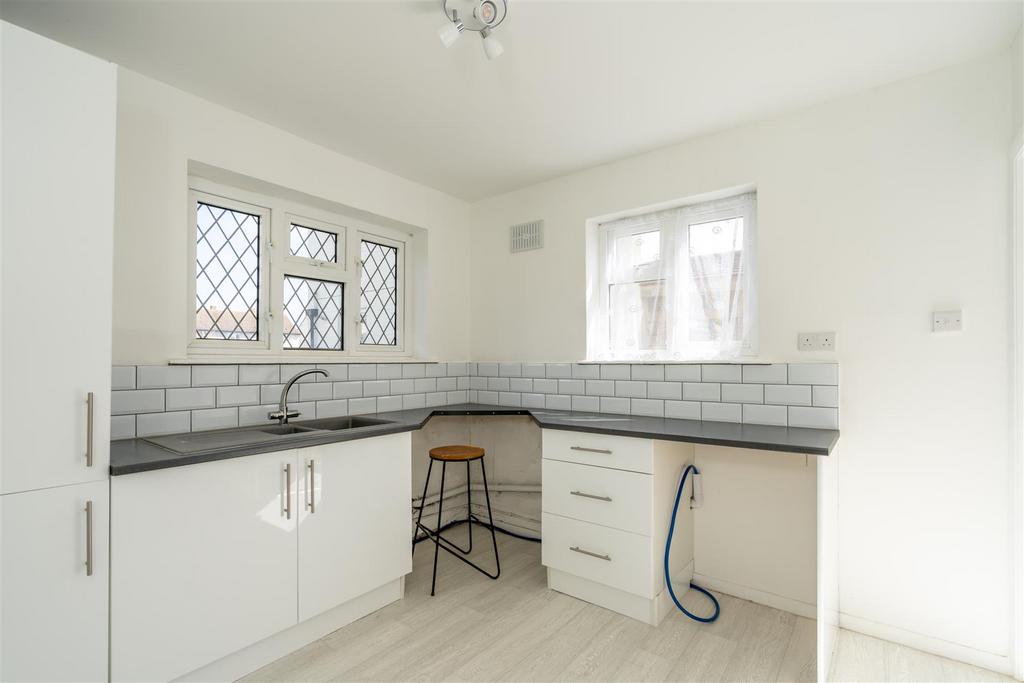 Kitchen 2.jpg