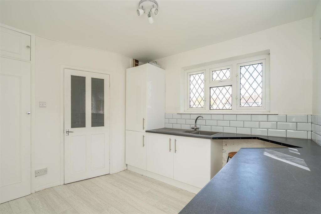 Kitchen 1.jpg