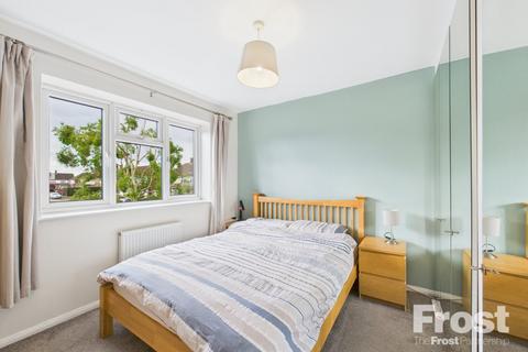 64 Glenfield Road, Ashford, TW15 1JF