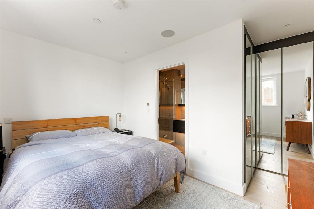 Master bedroom, en suite