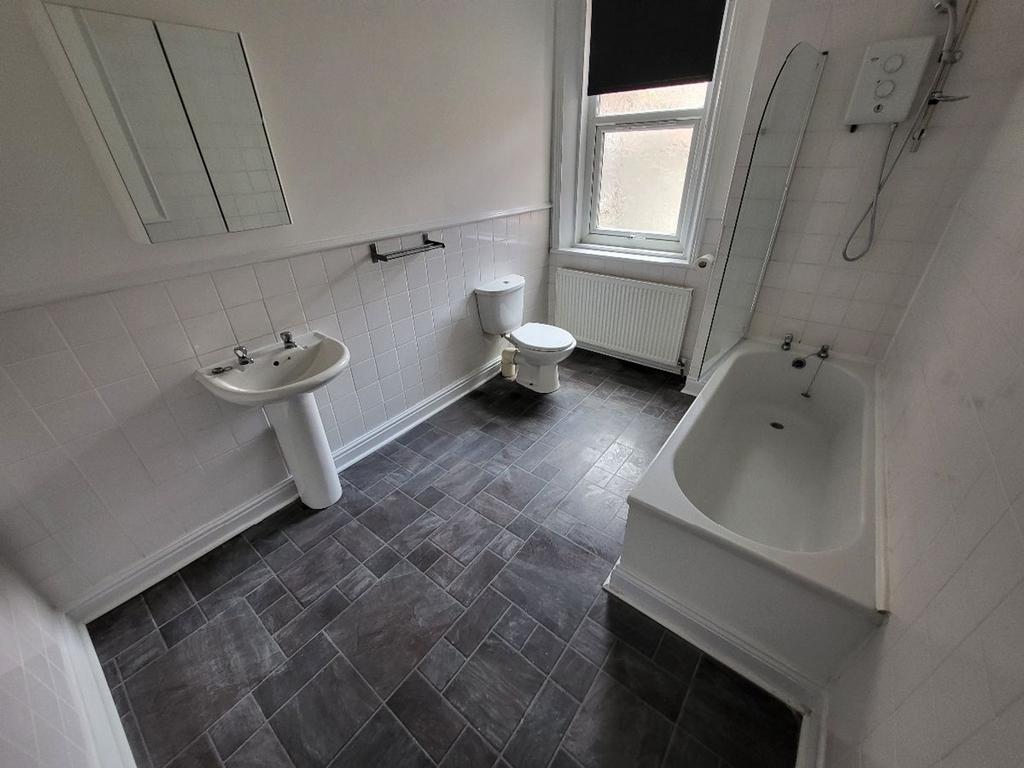 This well-maintained bathroom features a spacio...
