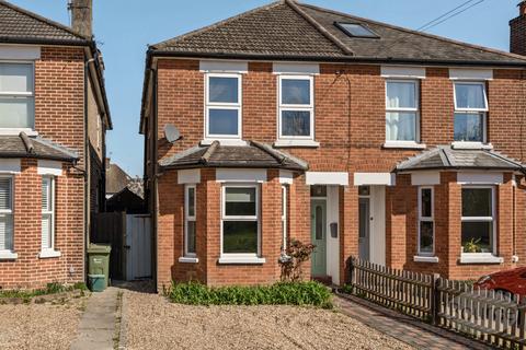 12 Caxton Gardens, Guildford, GU2 8AX