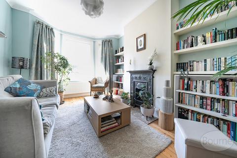 12 Caxton Gardens, Guildford, GU2 8AX
