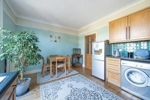 12 Caxton Gardens, Guildford, GU2 8AX