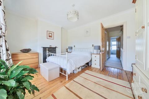 12 Caxton Gardens, Guildford, GU2 8AX