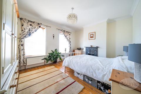 12 Caxton Gardens, Guildford, GU2 8AX