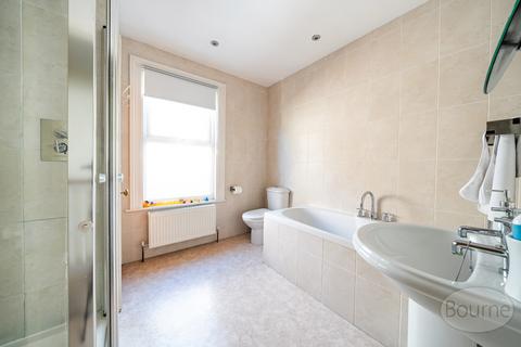 12 Caxton Gardens, Guildford, GU2 8AX