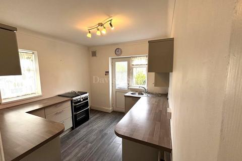 2 bedroom ground floor flat for sale, Waunfawr Gardens, Cross Keys, Newport. NP11