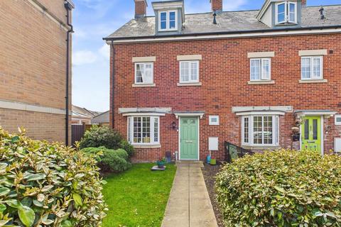 4 bedroom end of terrace house for sale, Chestnut Road, Brockworth, Gloucester