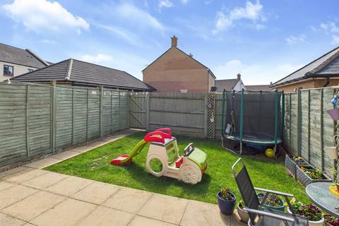 4 bedroom end of terrace house for sale, Chestnut Road, Brockworth, Gloucester