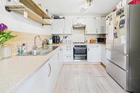 4 bedroom end of terrace house for sale, Chestnut Road, Brockworth, Gloucester