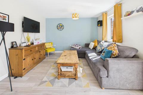 4 bedroom end of terrace house for sale, Chestnut Road, Brockworth, Gloucester
