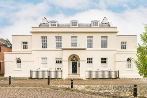Apartment 4, Northumberland House Lower Square, Isleworth, TW7 6RL