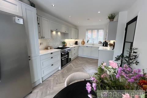 7 Cedar Way, Tonyrefail, Porth, CF39 8JN