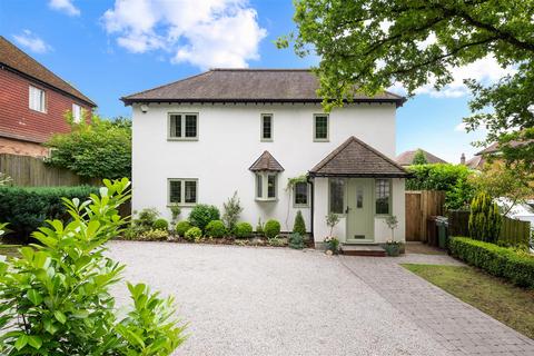4 Worlds End, Epsom, KT18 7BD