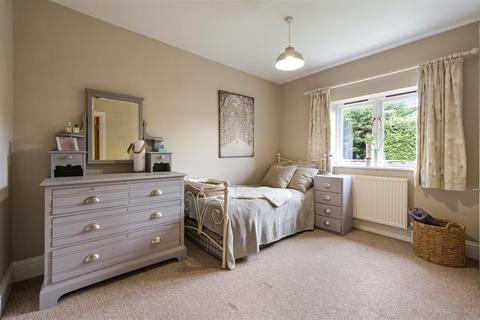 4 Worlds End, Epsom, KT18 7BD