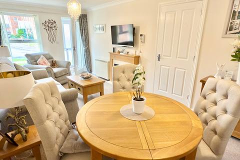 2 bedroom bungalow for sale, Shephard Mead, Tewkesbury GL20