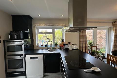 16 Morpeth Road, Peterborough, PE3 9PE