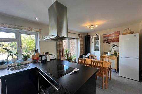 16 Morpeth Road, Peterborough, PE3 9PE