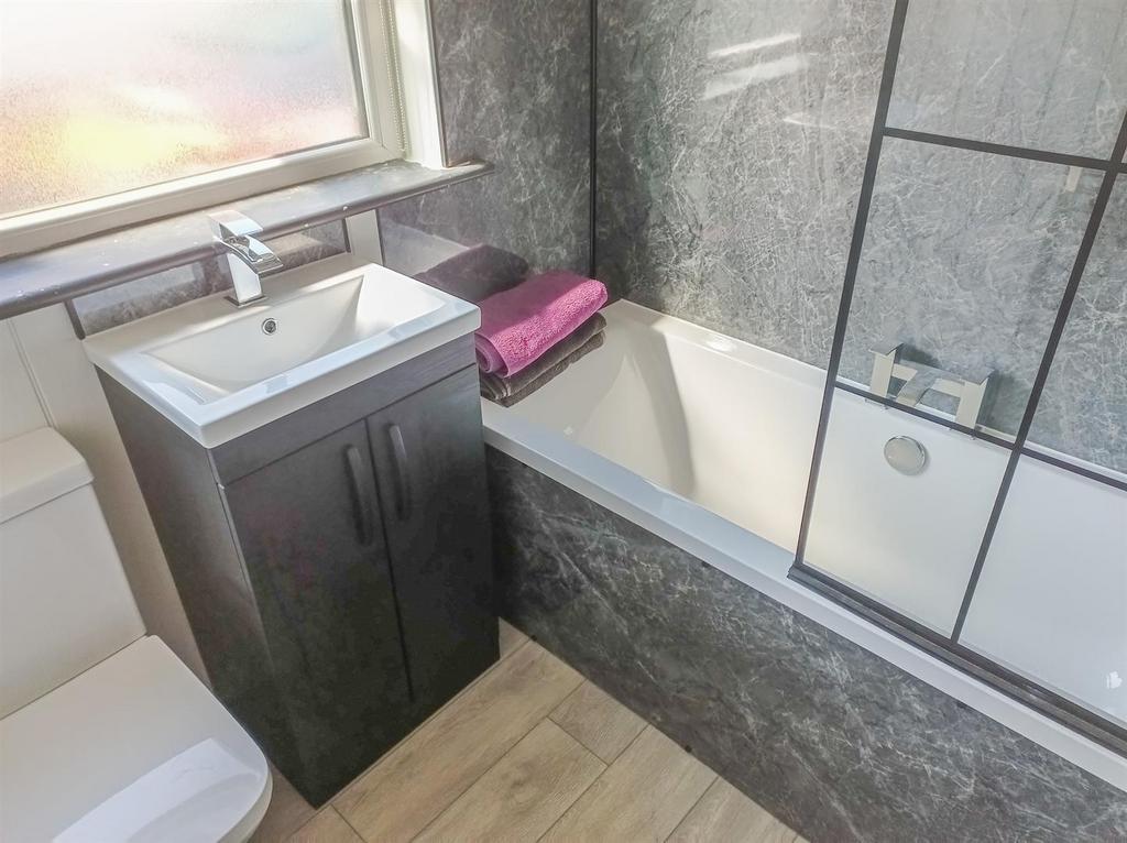 BATHROOM-2.jpg