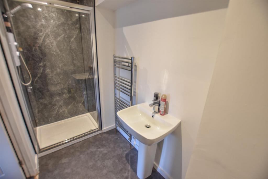 Bedroom one en suite