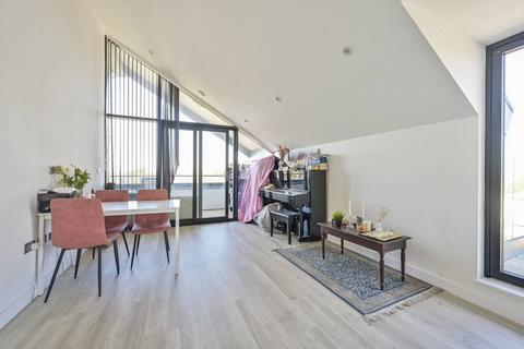 2 bedroom flat for sale, East Road, Colliers Wood, London, SW19