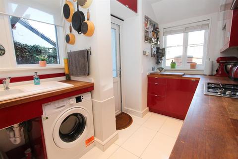 5 Lodge Road, Wallington, SM6 0TZ