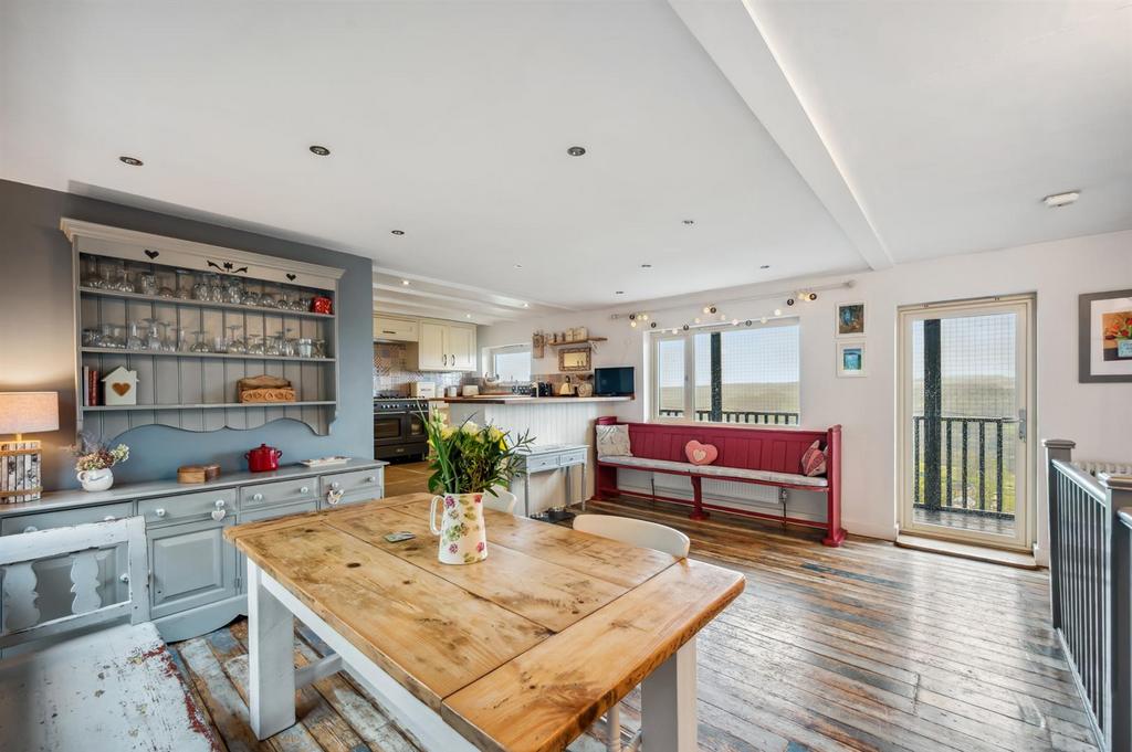 Dining area to Veranda.jpg