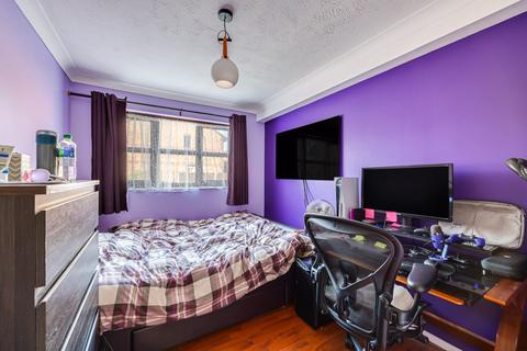 71 Lowry Crescent, Mitcham, CR4 3NX