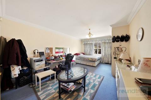 3 bedroom apartment for sale, Haddon Court, Hendon, NW4