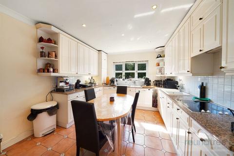 3 bedroom apartment for sale, Haddon Court, Hendon, NW4