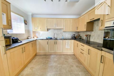 2 bedroom flat for sale, Hamilton Court, Canvey Island