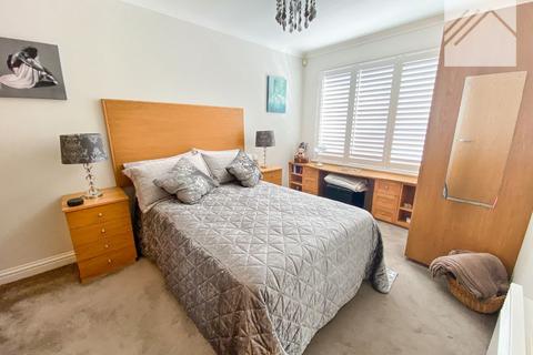 2 bedroom flat for sale, Hamilton Court, Canvey Island