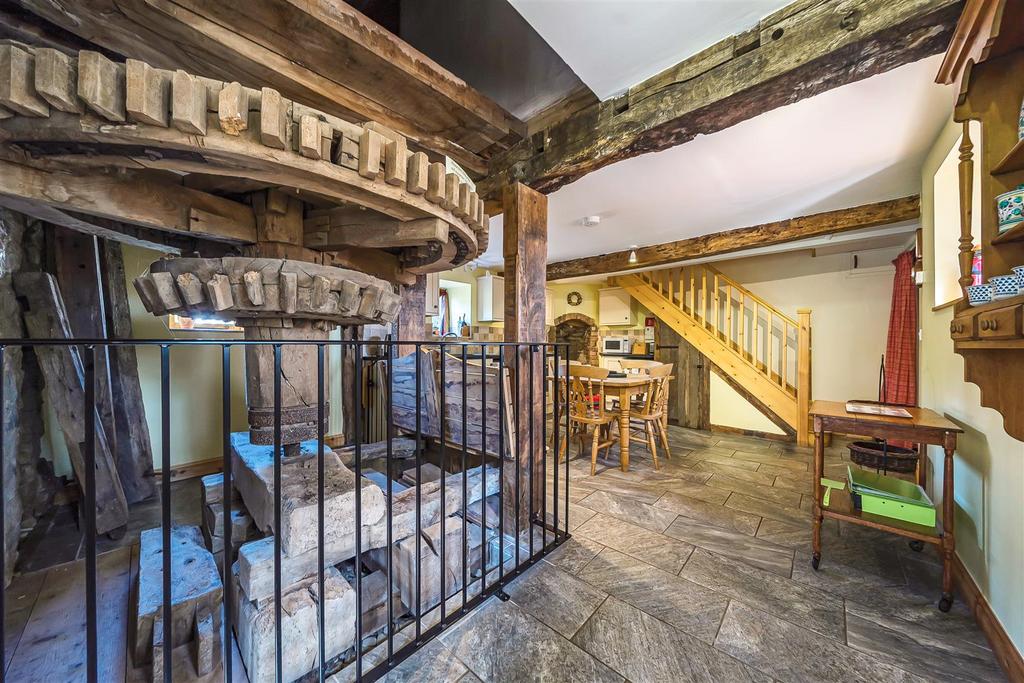 Cottage 1.jpg
