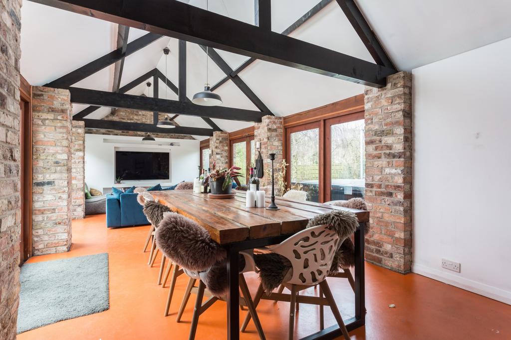 Garden/Dining Room