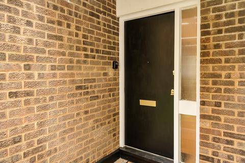 2 bedroom flat for sale, Coniston Court, Stonegrove, Edgware HA8
