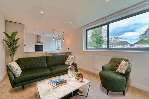 2 bedroom flat for sale, Coniston Court, Stonegrove, Edgware HA8