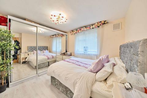 2 bedroom flat for sale, Wilsmere Drive, Northolt, UB5