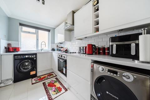 124 Wren Path, London, SE28 0DY