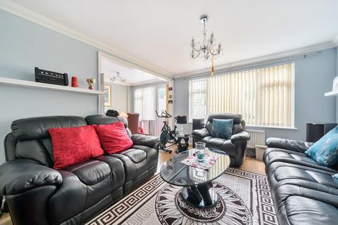 124 Wren Path, London, SE28 0DY