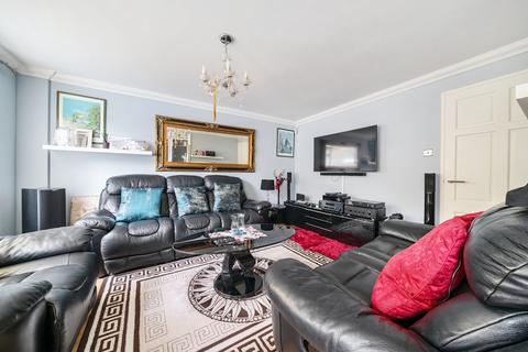 124 Wren Path, London, SE28 0DY