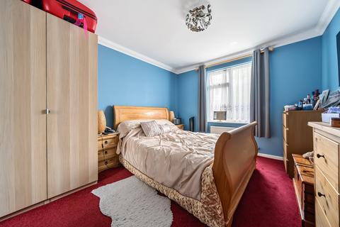 124 Wren Path, London, SE28 0DY