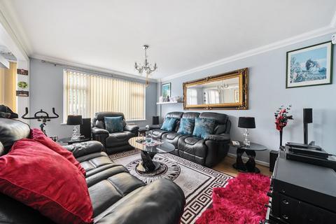 124 Wren Path, London, SE28 0DY