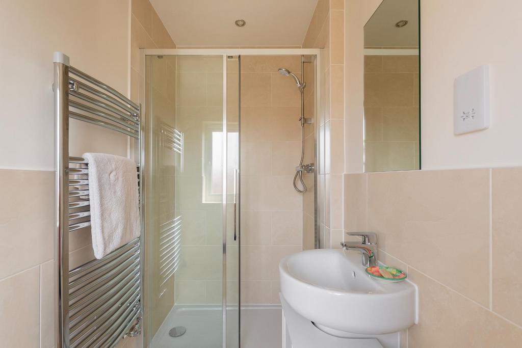 0 G7 CLCV - Ensuite B.jpg